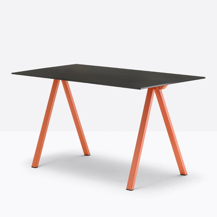 PEDRALI ARKI Compact Desk - BLACK top/ORANGE legs